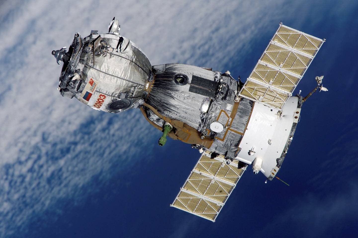 Новости мира / Интересные новости / Спутник весом 2,5 тонны может упасть на Землю