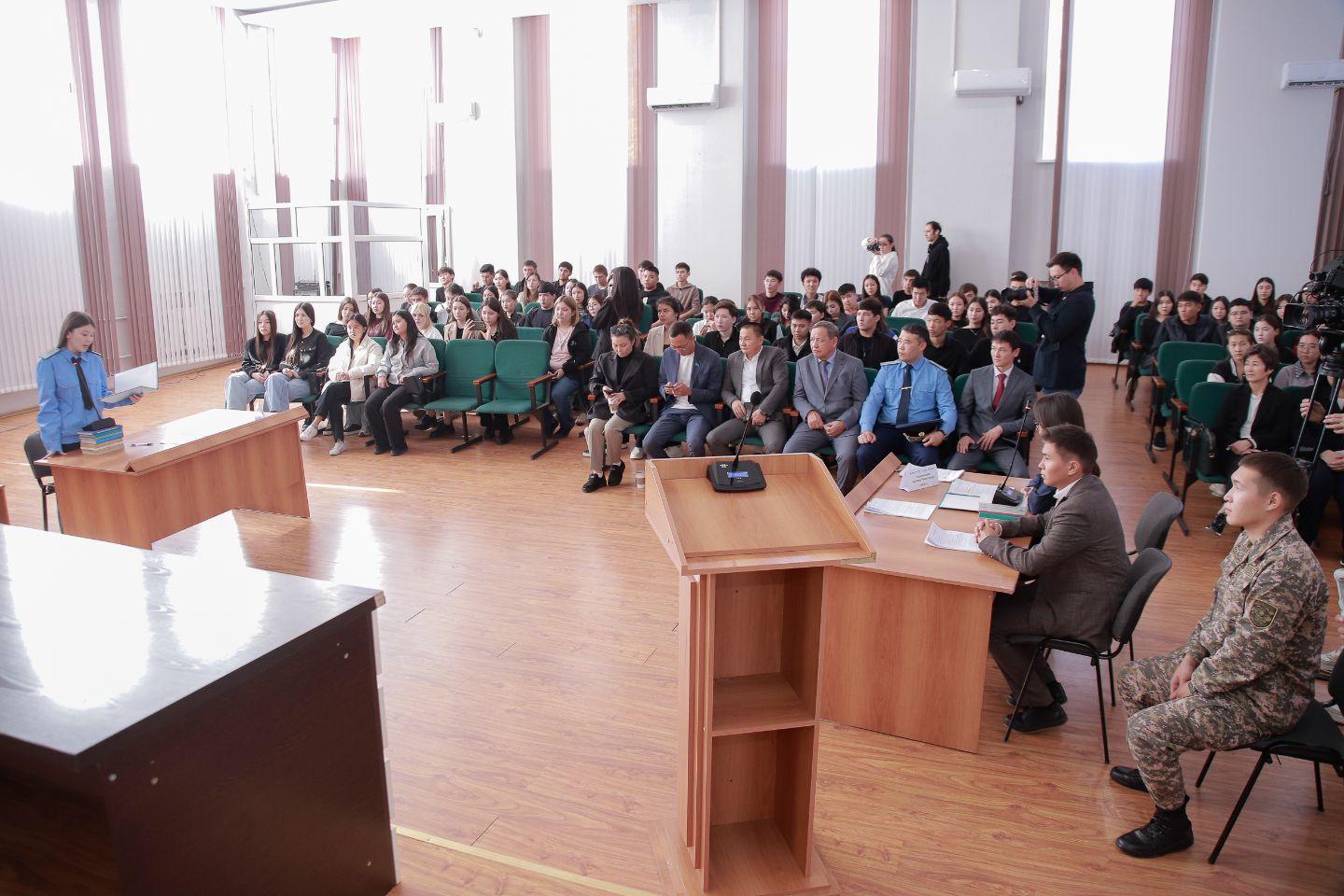 Усть-Каменогорск и ВКО / В ВКО для студентов провели показательный судебный процесс над наркосбытчиком