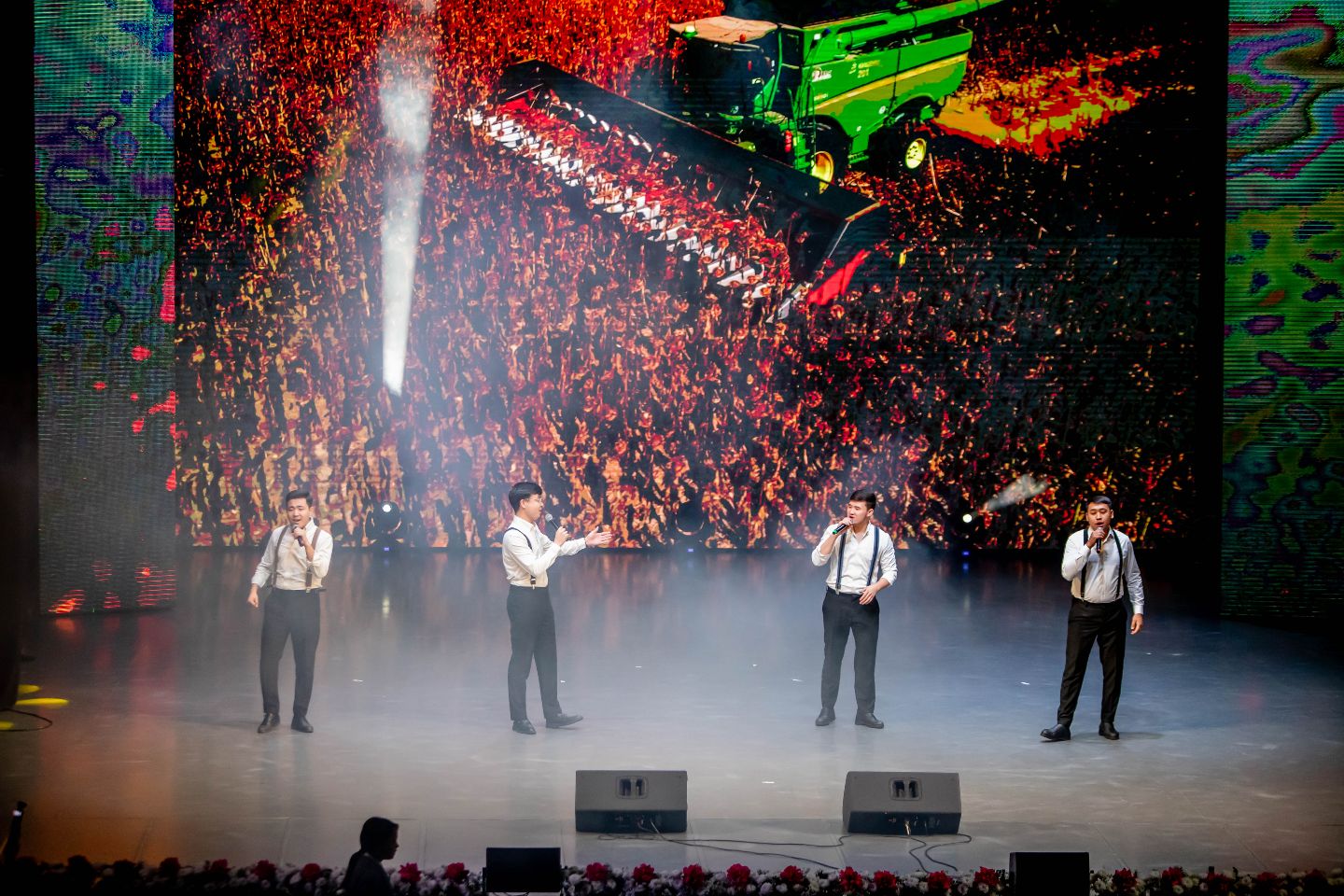 Усть-Каменогорск и ВКО / Поющие аграрии и возрождение традиций: в ВКО отпраздновали День работников АПК