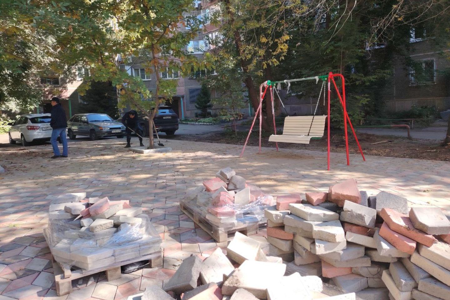 Усть-Каменогорск и ВКО / Усть-Каменогорск / С подрядчиками, задержавшими сдачу дворов по программе БНУ, обещали разобраться Усть-Каменогорск и ВКО / Усть-Каменогорск / С подрядчиками, задержавшими сдачу дворов по программе БНУ, обещали разобраться