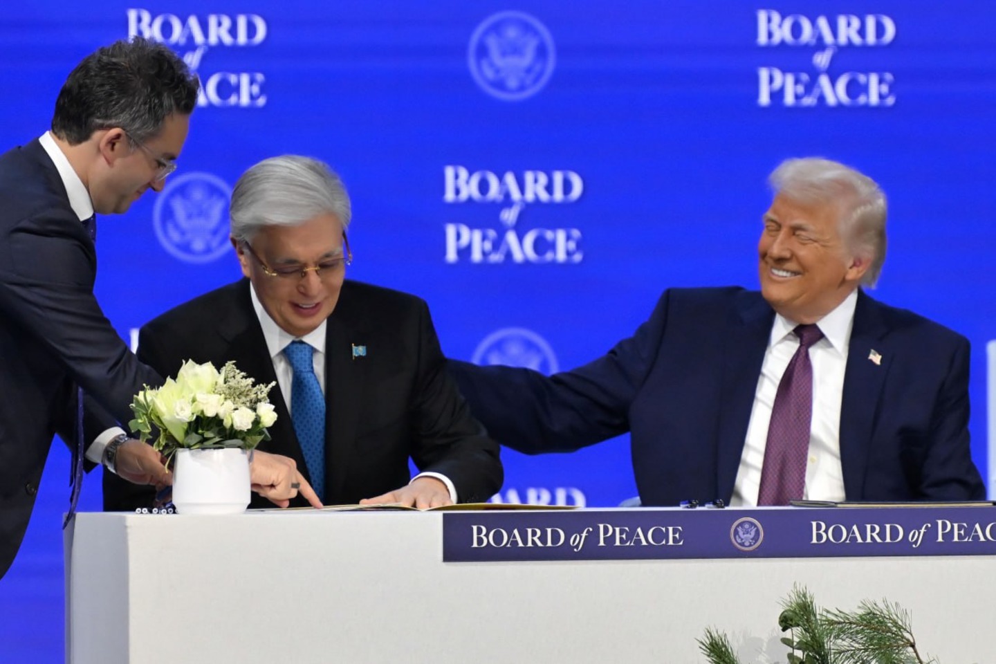 Новости Казахстана / Тоқаев Бейбітшілік кеңесінің Жарғысына қол қойды