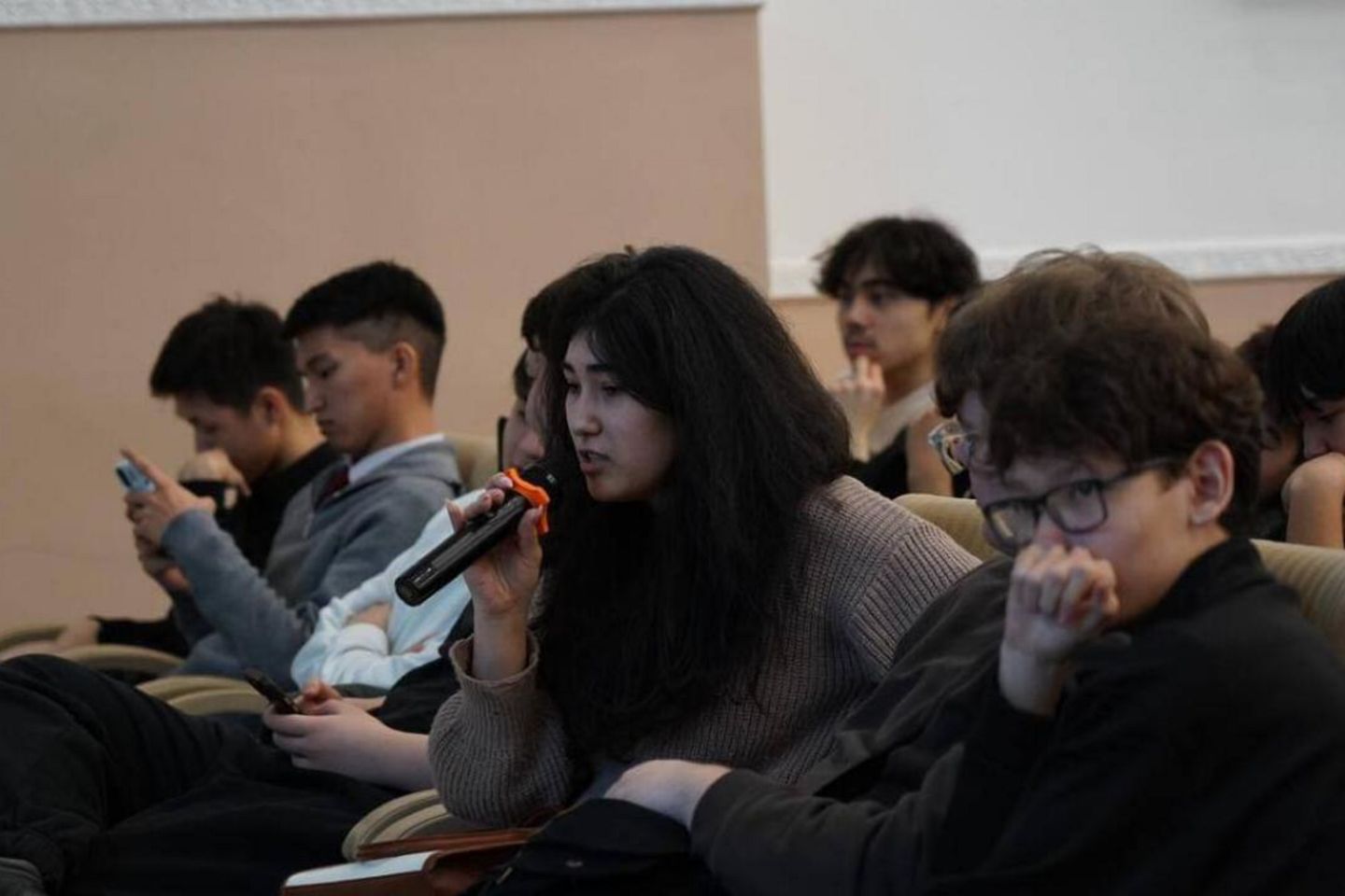 Усть-Каменогорск и ВКО / Кинотеатр МВД, здравствуйте: студентам ВКО показали два короткометражных фильма