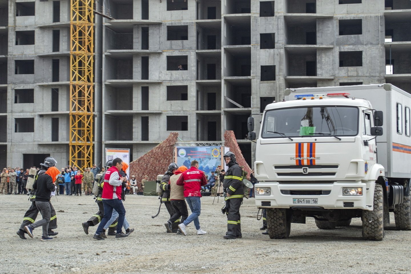 Усть-Каменогорск и ВКО / Учения "Жер-2024": спасатели отработали эвакуацию людей из рухнувшего здания