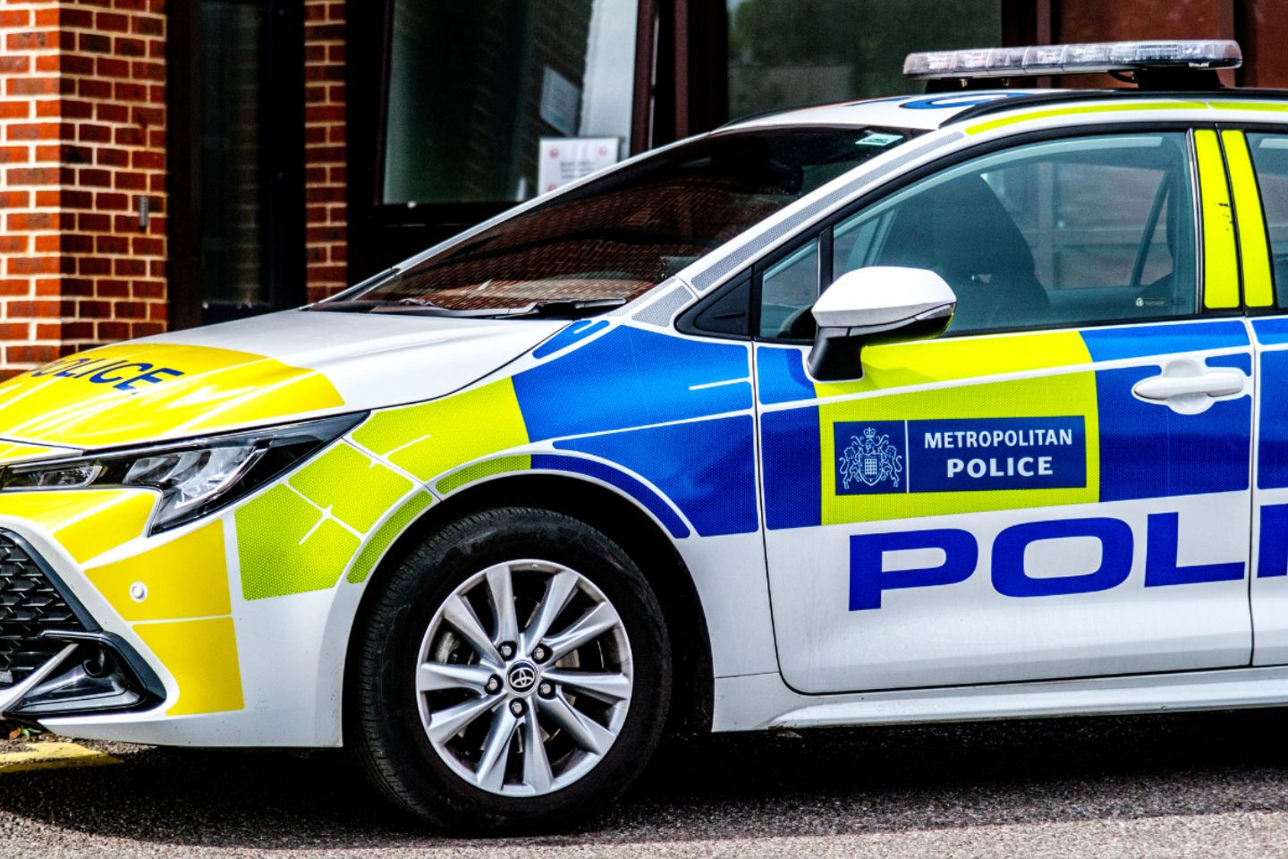 Новости мира / Брат короля Британии вышел из-под стражи после допроса