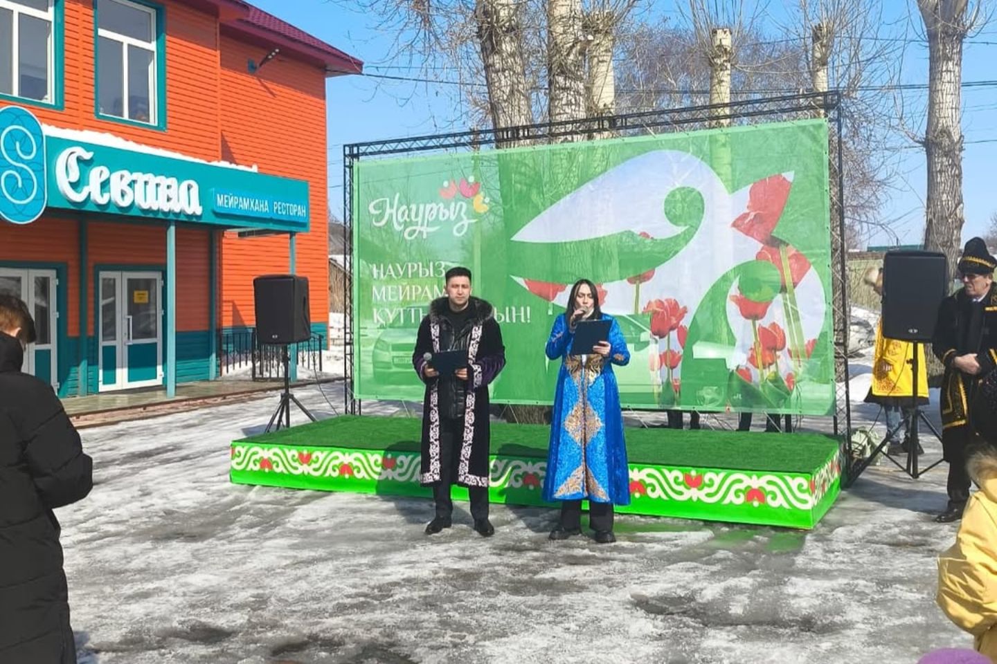 Усть-Каменогорск и ВКО / Наурыз в Усть-Каменогорске: спорт, угощения и праздничное настроение