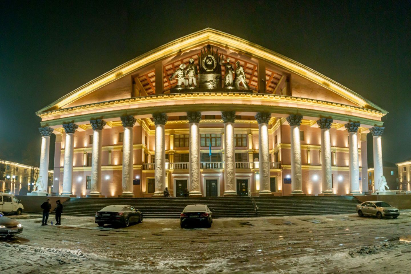 Усть-Каменогорск и ВКО / Устькаменогорцев, гостей города приглашают весело провести декабрь в Доме дружбы Усть-Каменогорск и ВКО / Устькаменогорцев, гостей города приглашают весело провести декабрь в Доме дружбы