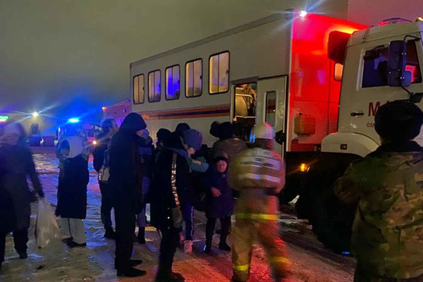 Усть-Каменогорск и ВКО / В Усть-Каменогорске из-за пожара было эвакуировано 90 человек