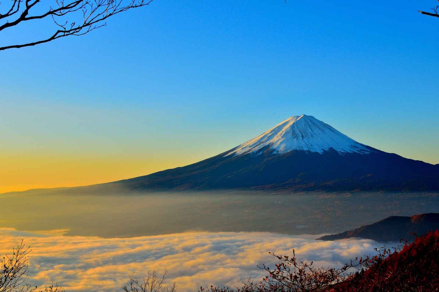 Новости мира / Интересные новости / Япония ограничит посещение горы Фудзи для туристов
