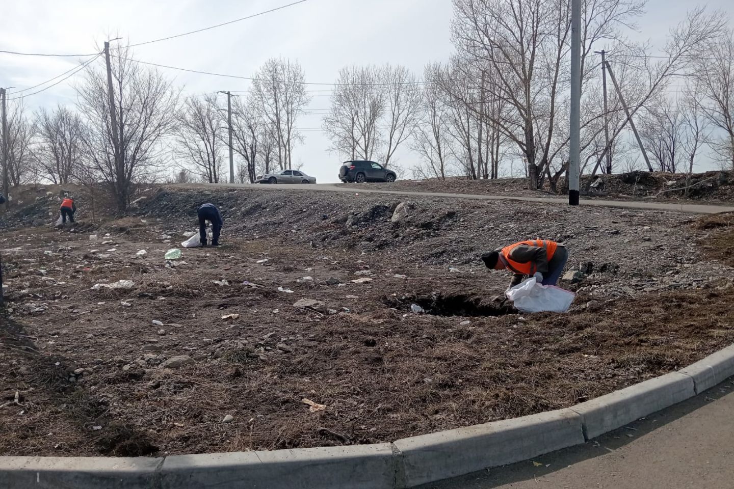 Усть-Каменогорск и ВКО / Усть-Каменогорск / В Усть-Каменогорске местный житель пожурил горожан за замусоренный Чечек