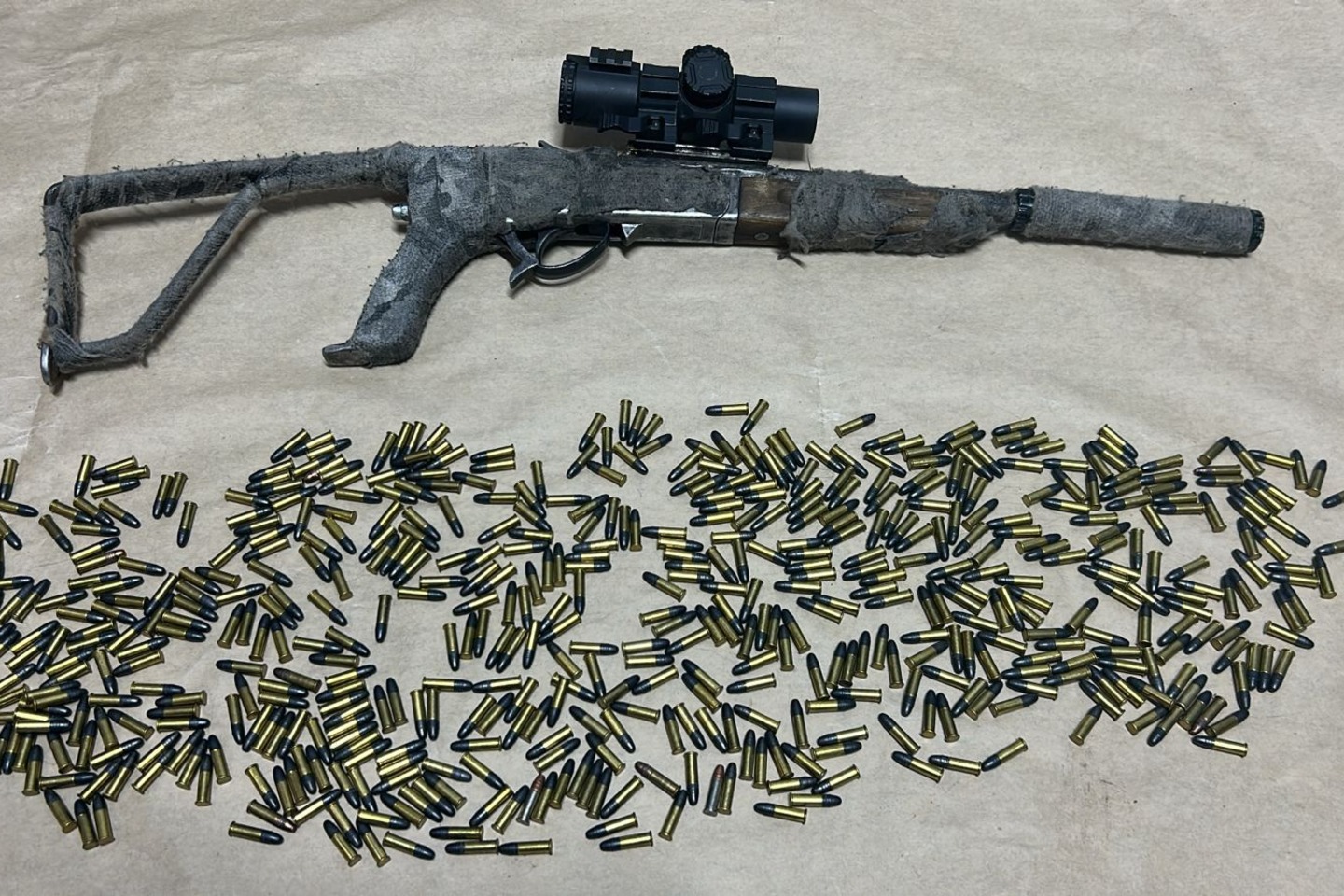 Усть-Каменогорск и ВКО / ШҚО полициясы заңсыз сақталған атыс қаруын тәркіледі