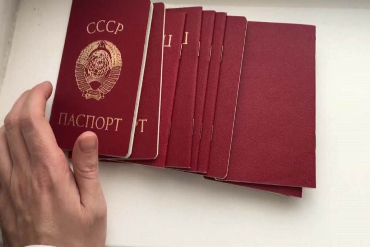 Усть-Каменогорск и ВКО / ШҚО-да әлі де қызыл паспортпен жүргендер көп
