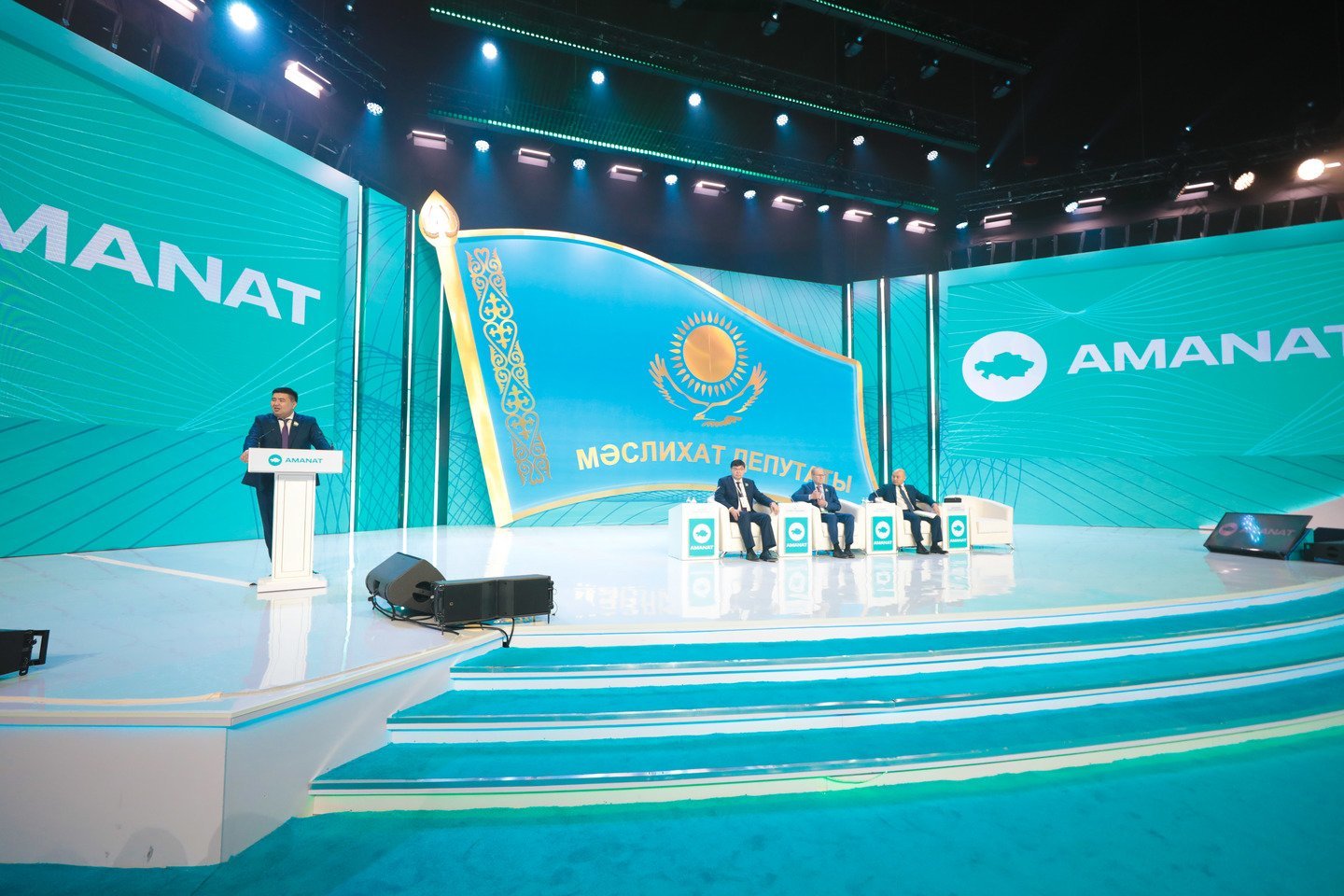 Новости Казахстана / Қазақстанның 2,5 мыңнан астам депутаты алғаш рет бір алаңда бас қосты