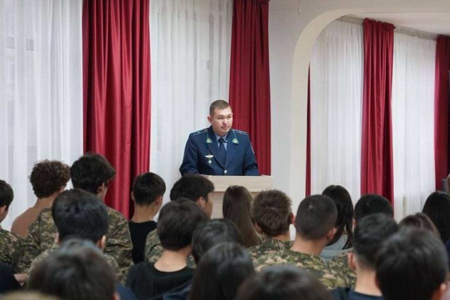 Усть-Каменогорск и ВКО / ШҚО тәртіп сақшылары мен жастар арасында ашық әңгіме болды