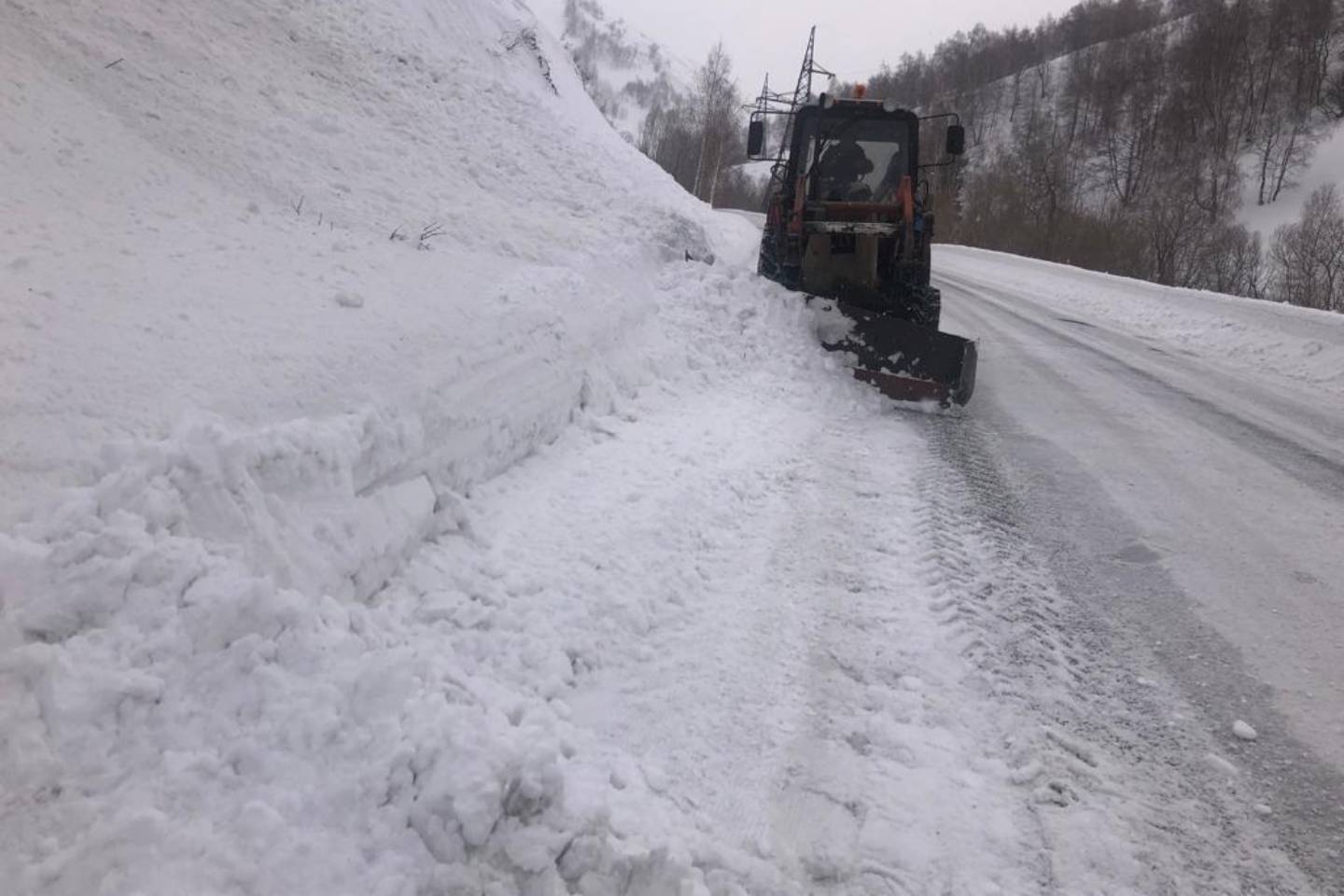 Усть-Каменогорск и ВКО / С гор Восточного Казахстана сошли тысячи кубометров снега