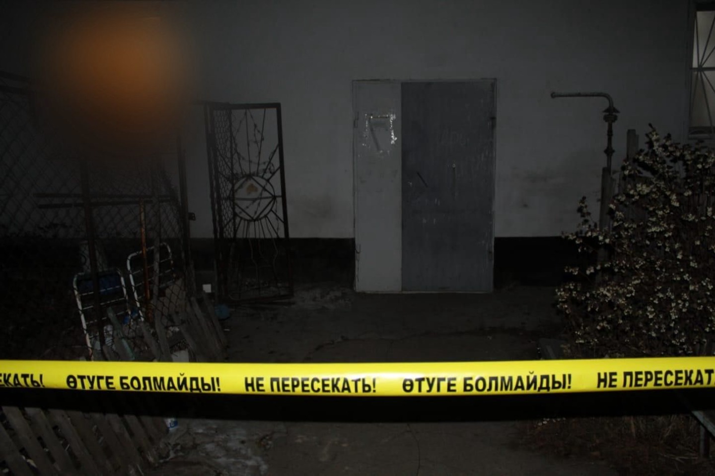 Усть-Каменогорск и ВКО / Шемонаиха (Шемонаихинский р-он) / ШҚО-да жалғыз тұратын әженің үйіне ұры кіріп, ақша талап еткен