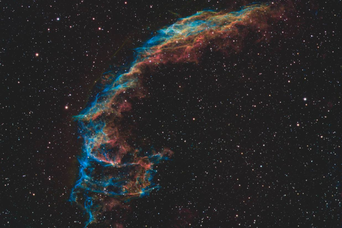 Новости мира / Интересные новости / Снимок туманности Вуаль опубликовал "Роскосмос"