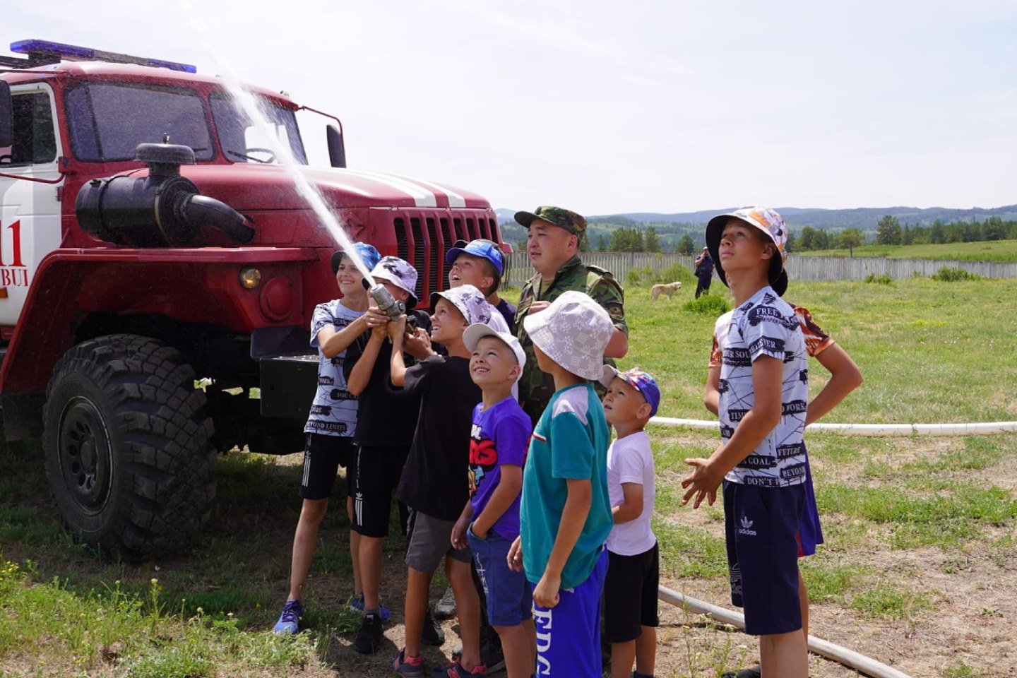 Новости Казахстана / Общество в Казахстане / "Эстафету безопасности" провели для детей спасатели ВКО