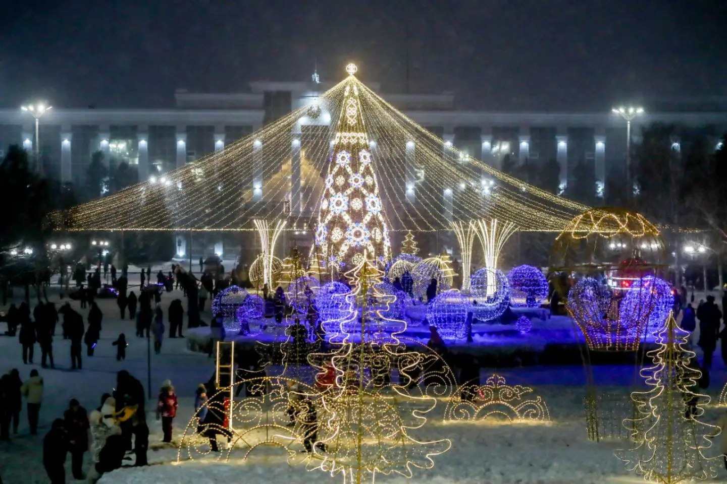 Усть-Каменогорск и ВКО / Өскеменді жаңажылдық безендіруге бюджеттен қанша қаражат жұмсалмақ? Усть-Каменогорск и ВКО / Өскеменді жаңажылдық безендіруге бюджеттен қанша қаражат жұмсалмақ?