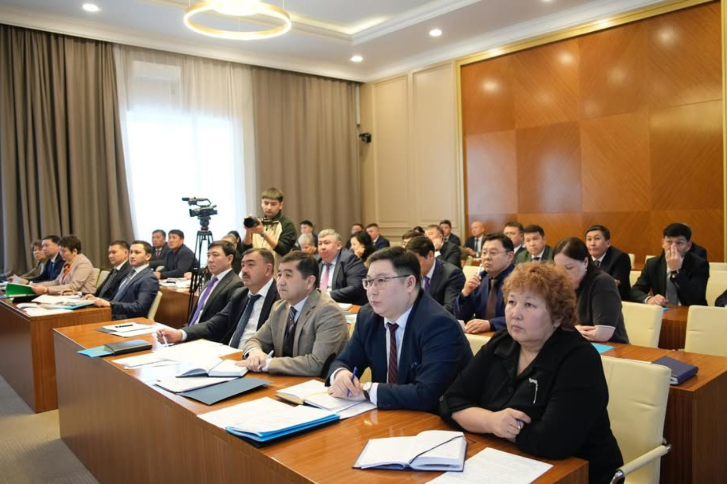 Усть-Каменогорск и ВКО / В ВКО начнут наказывать чиновников, которые не хотят общаться с населением Усть-Каменогорск и ВКО / В ВКО начнут наказывать чиновников, которые не хотят общаться с населением