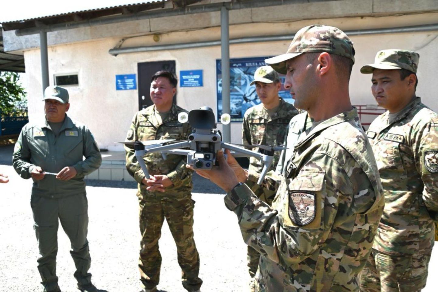 Новости Казахстана / Военные из Тараза обучились управлению ультрасовременными боевыми дронами Новости Казахстана / Военные из Тараза обучились управлению ультрасовременными боевыми дронами