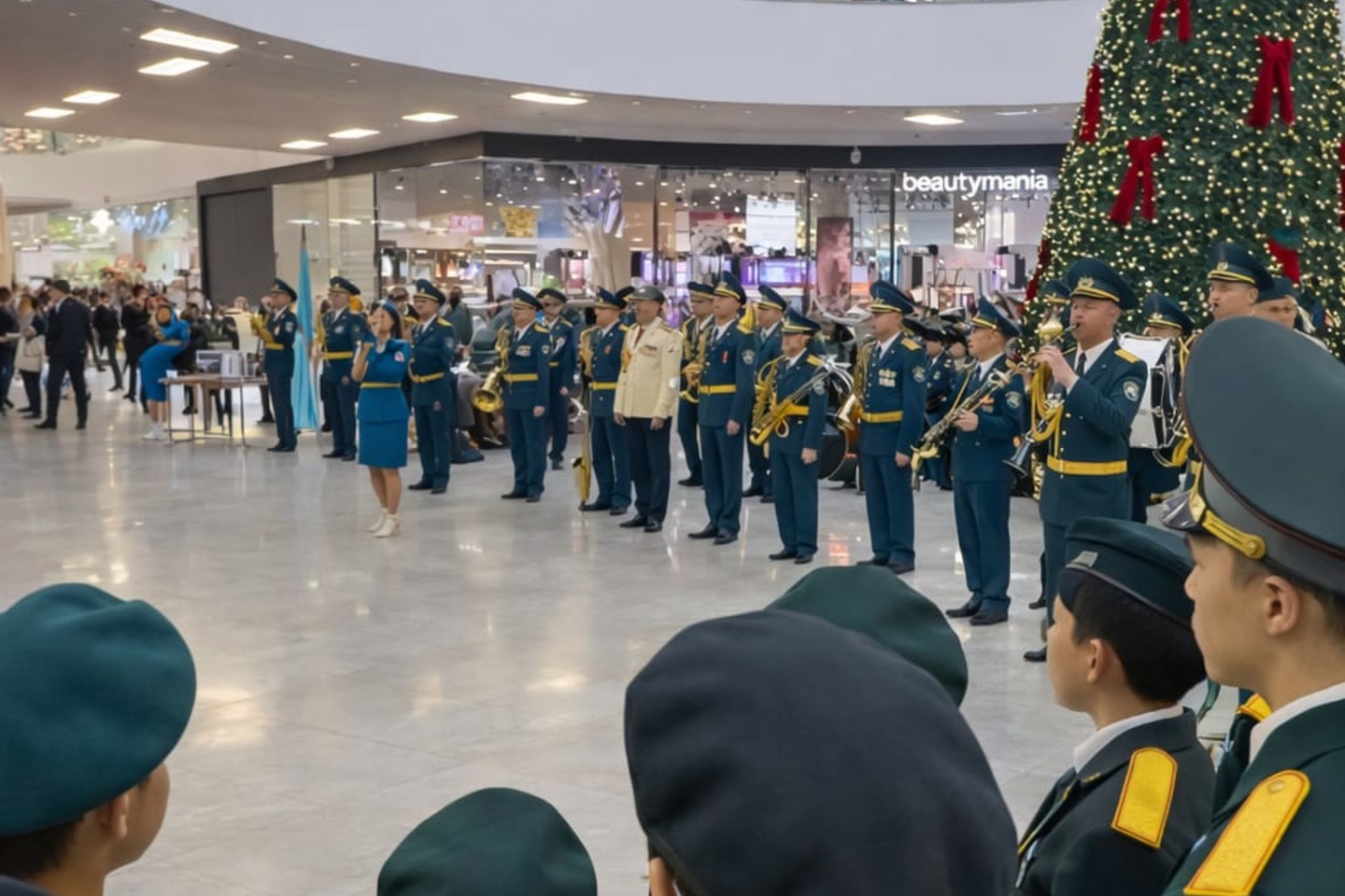 Усть-Каменогорск и ВКО / Өскемендіктер мен қала қонақтары әскери әуендермен рухтанды