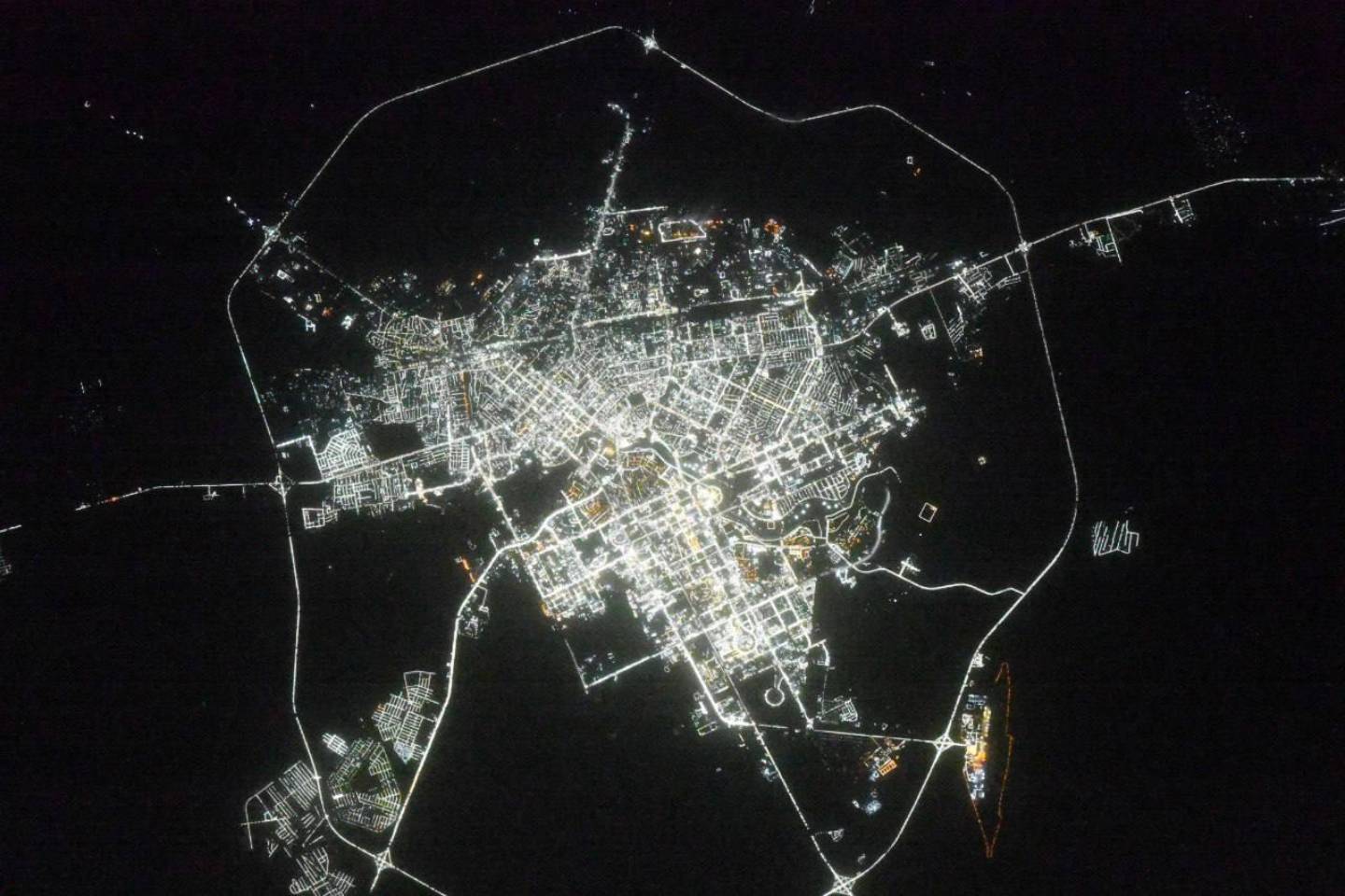 Новости мира / Интересные новости / Виды с орбиты: снимки ночной столицы РК очаровали Казнет