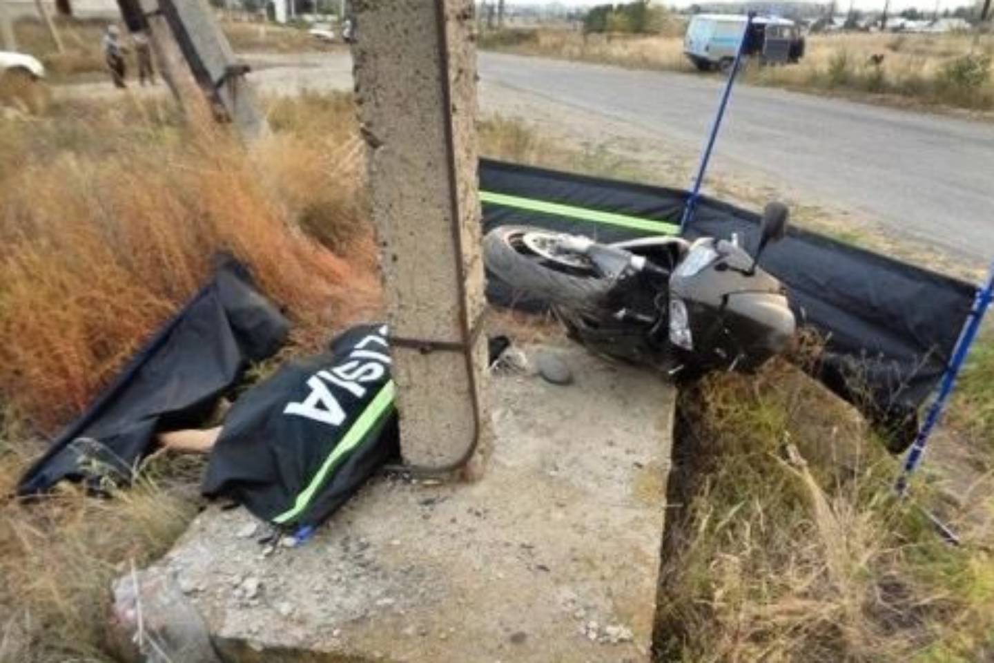 Происшествия в Казахстане и мире / ДТП / Мужчина разбился на мотоцикле в поселке Первомайском в ВКО