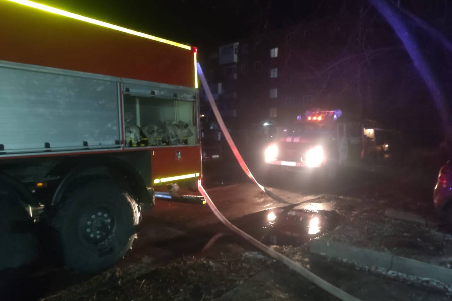 Усть-Каменогорск и ВКО / Крупный пожар произошел в пятиэтажном доме в Риддере