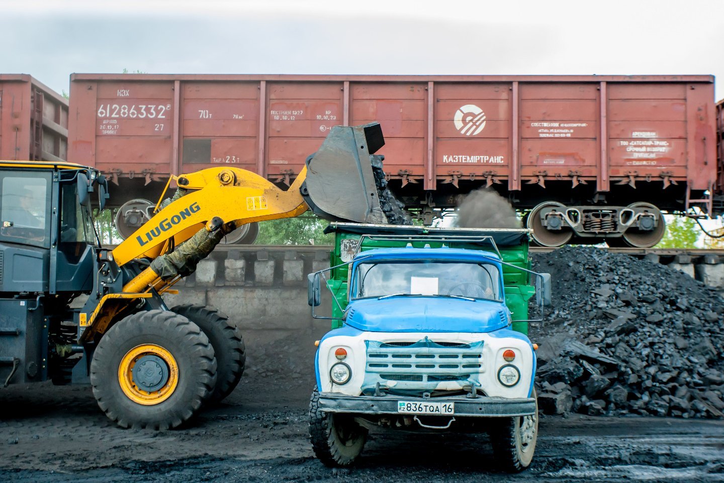Новости Казахстана / Экономика в Казахстане / В РК запретят вывоз угля перекупщикам, не осуществляющим его добычу и обогащение