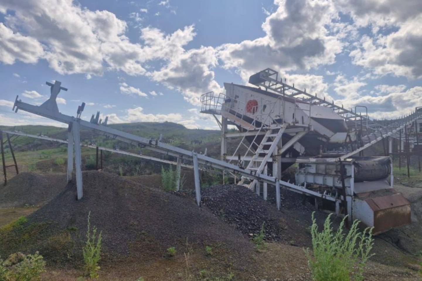 Усть-Каменогорск и ВКО / Бизнес-центр удалось купить на 70 тысяч тонн незаконно добытой руды жителю ВКО