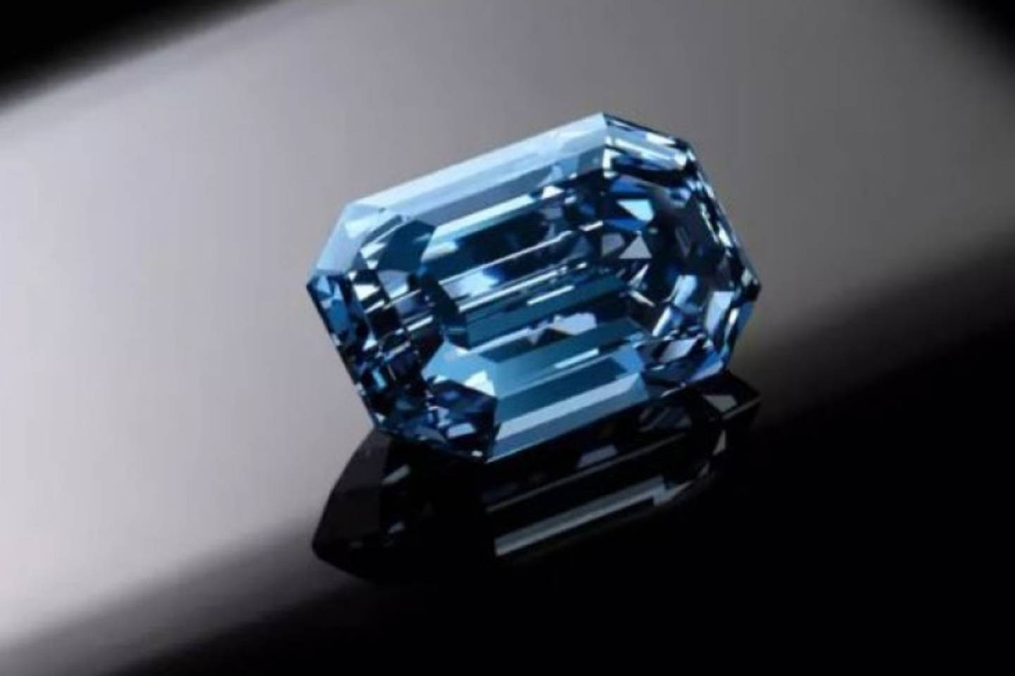 Новости мира / Интересные новости / В Китае продали самый крупный голубой бриллиант