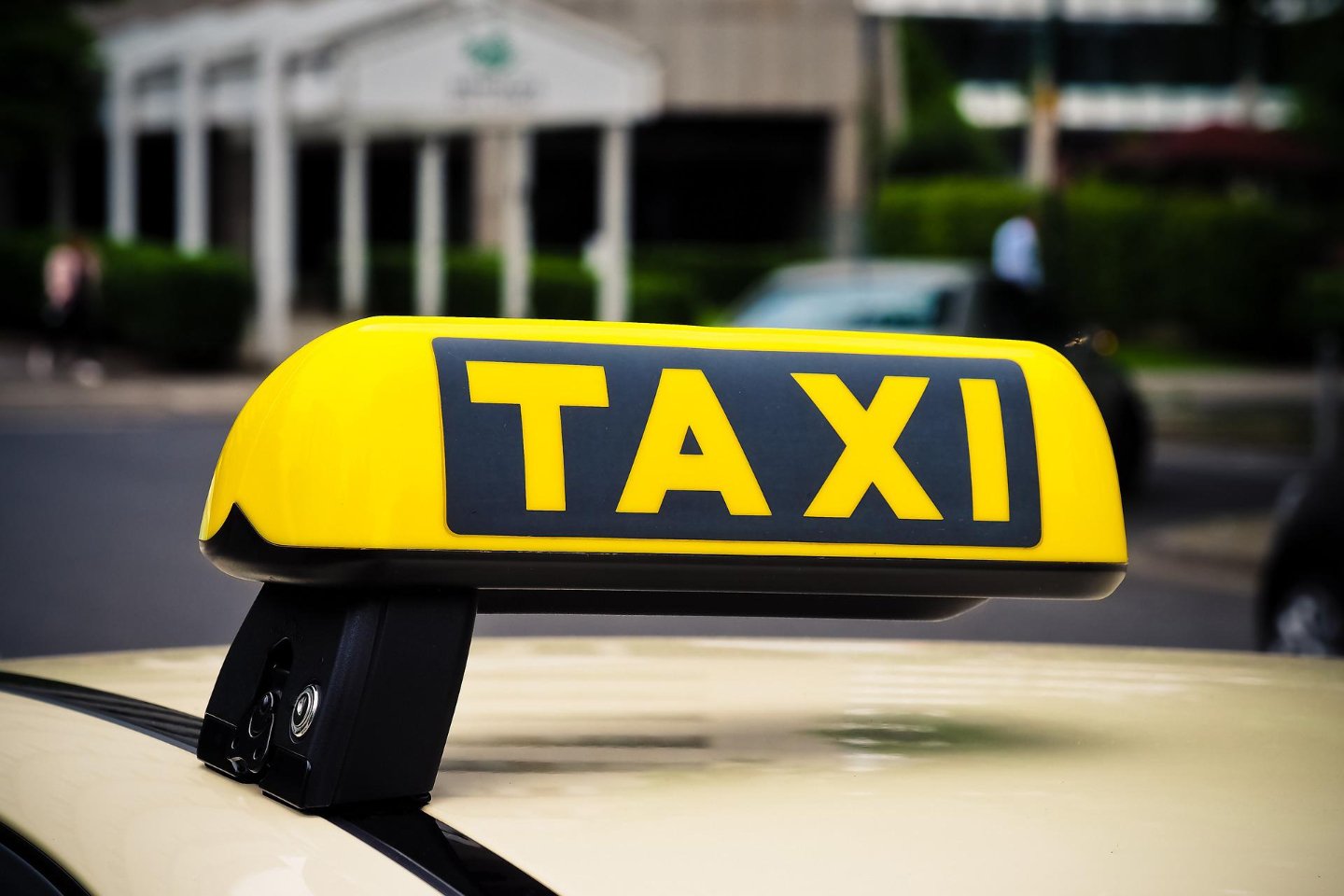 Новости Казахстана / Экономика в Казахстане / Специальный налоговый режим введут в РК для водителей такси и курьеров онлайн-сервисов 