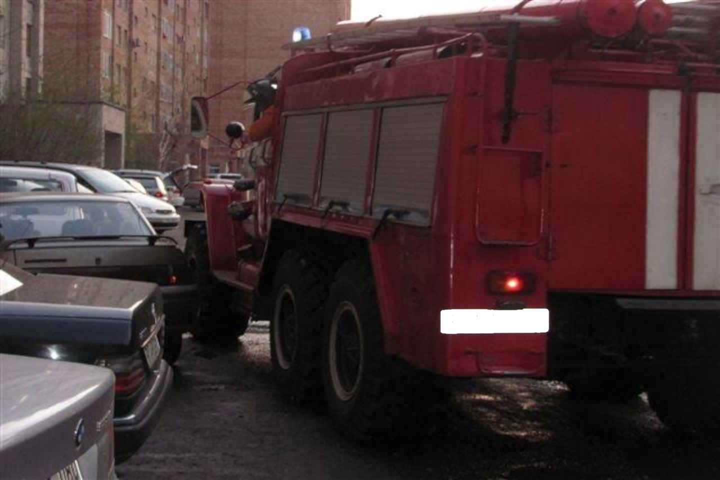 Происшествия в Казахстане и мире / В Атырау пять человек серьезно пострадали из-за взрыва газа