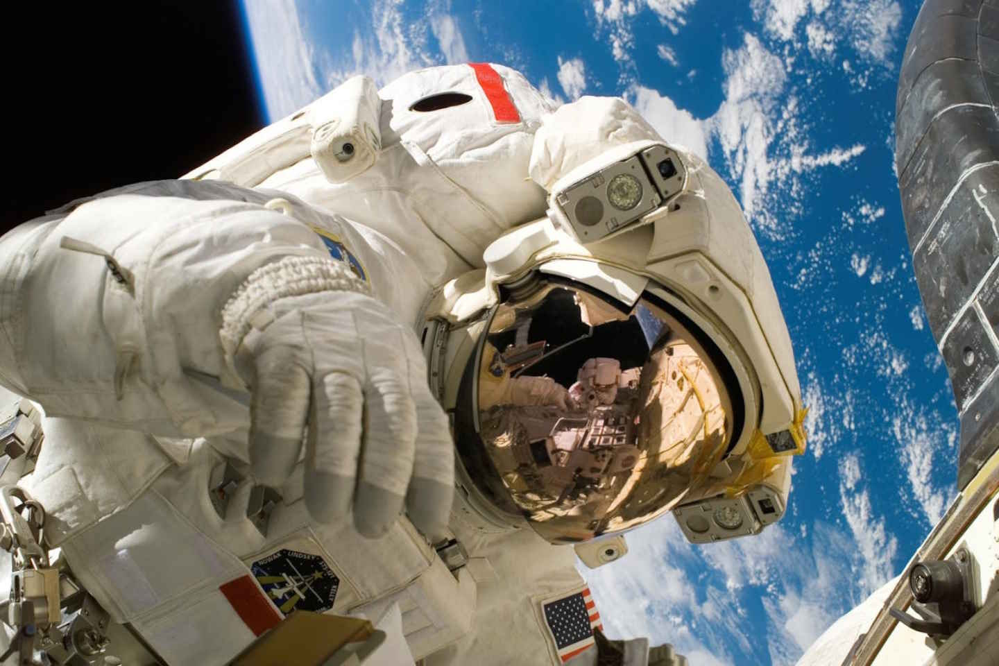 Новости мира / Интересные новости / Космонавты на МКС осуществили выход в открытый космос