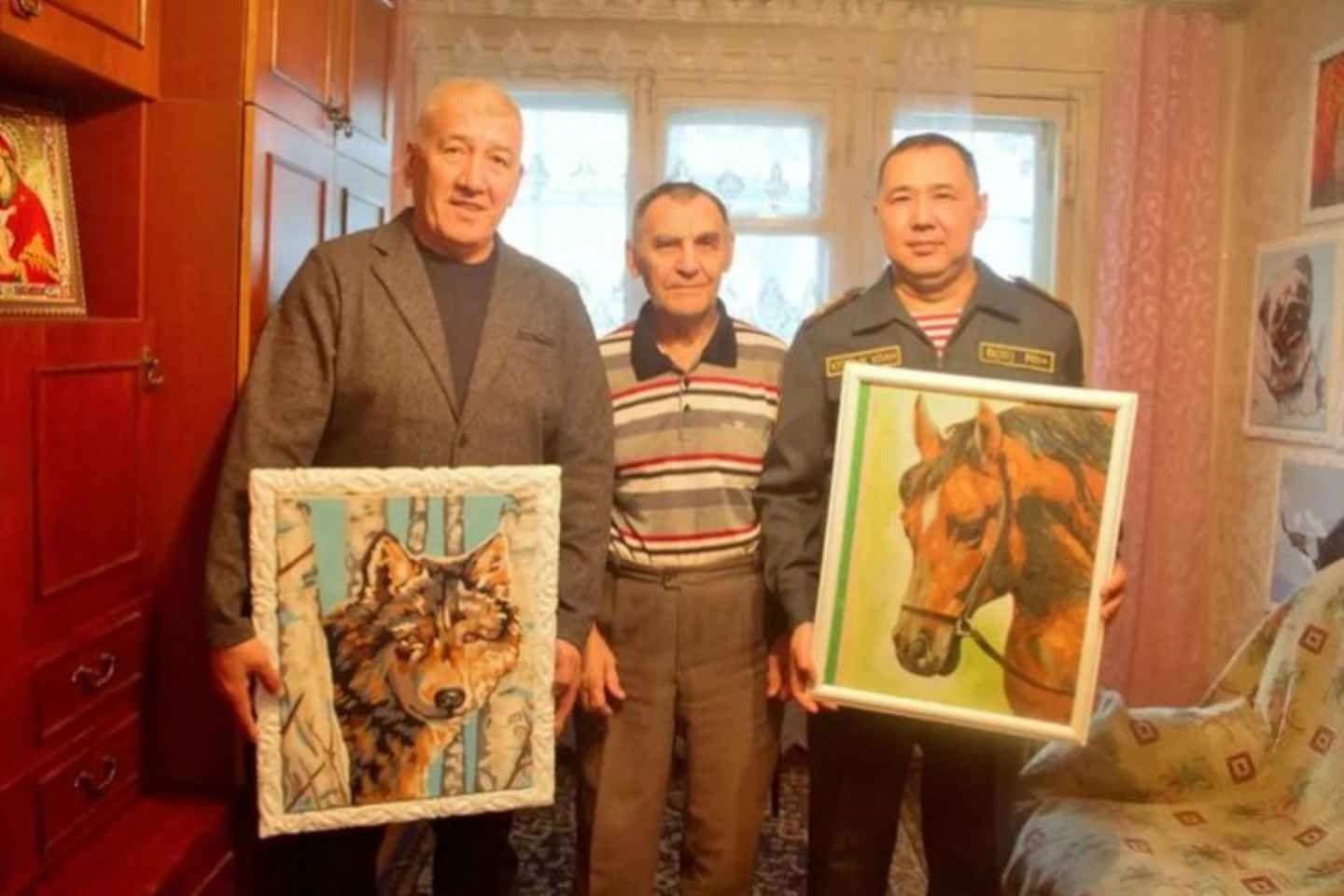 Усть-Каменогорск и ВКО / Ветерану Нацгвардии ВКО, рисующему 10 лет картины в память о жене, уже 85 лет