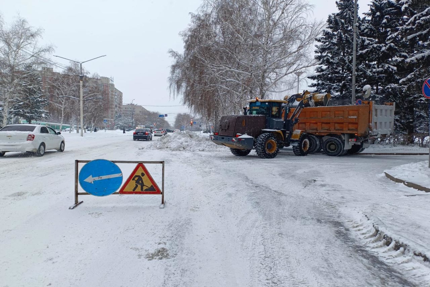 Усть-Каменогорск и ВКО / Өскеменде қар тазалау жұмыстары жүріп жатыр