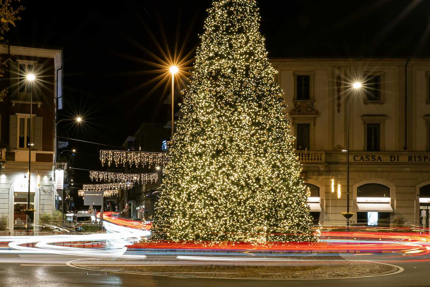 Новости Казахстана / Общество в Казахстане / Новогодняя елка в Туркестанской области пострадала от неосторожного водителя