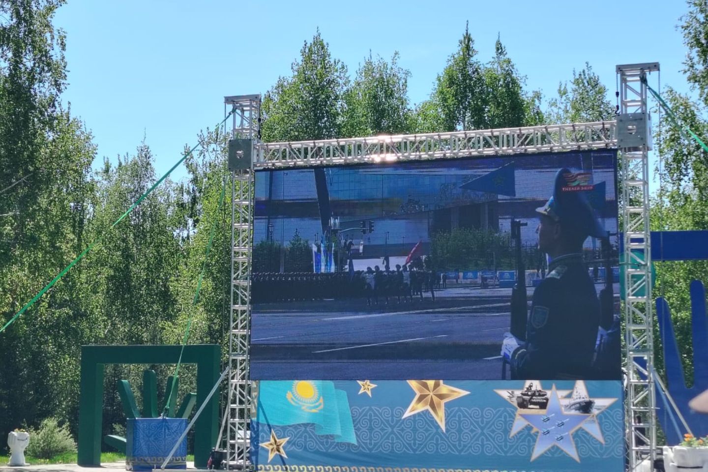Усть-Каменогорск и ВКО / Усть-Каменогорск / В Усть-Каменогорске прошла прямая трансляция парада ко Дню ВС РК Усть-Каменогорск и ВКО / Усть-Каменогорск / В Усть-Каменогорске прошла прямая трансляция парада ко Дню ВС РК