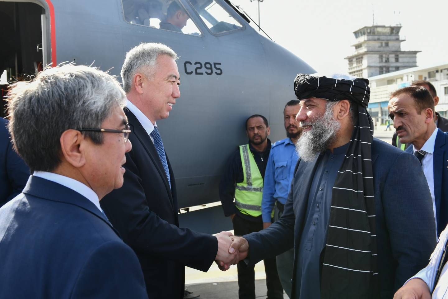 Новости мира / Политика в мире / Казахстан отправил гуманитарную помощь Афганистану