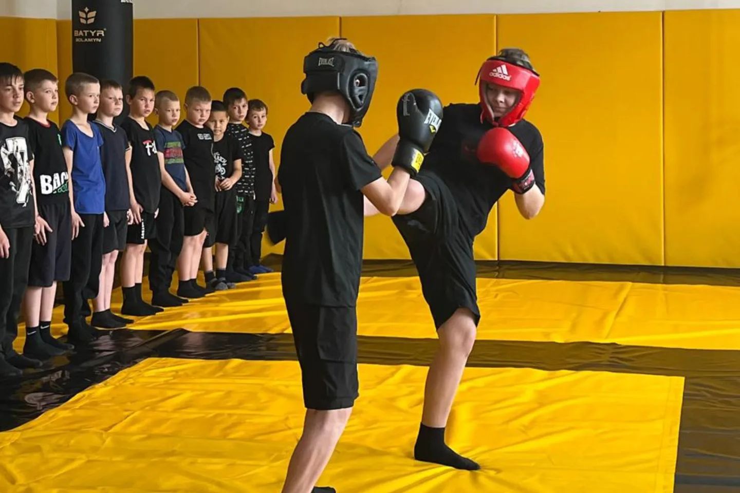 Усть-Каменогорск и ВКО / Спортивный зал школы села Тургусун пополнился новым современным спортинвентарем Усть-Каменогорск и ВКО / Спортивный зал школы села Тургусун пополнился новым современным спортинвентарем