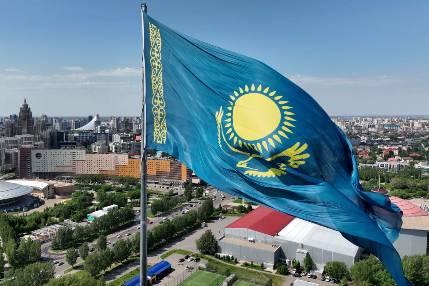 Новости Казахстана / Казахстан празднует День символов: президент поднял флаг в Астане Новости Казахстана / Казахстан празднует День символов: президент поднял флаг в Астане