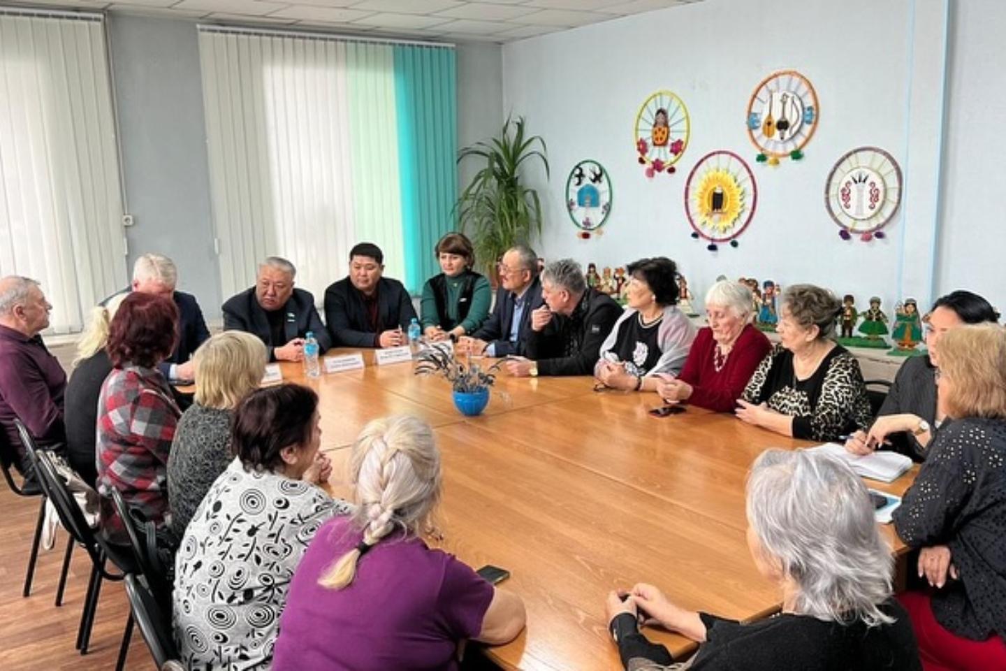 Усть-Каменогорск и ВКО / Сенатор РК от ВКО Лукбек Тумашинов встретился с жителями Шемонаихи