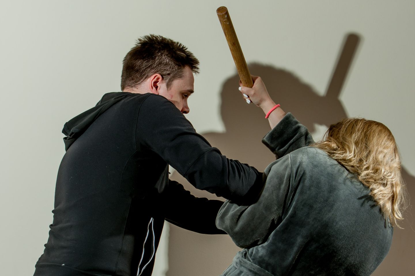 Усть-Каменогорск и ВКО / Домашних дебоширов разыскивают полицейские Усть-Каменогорска