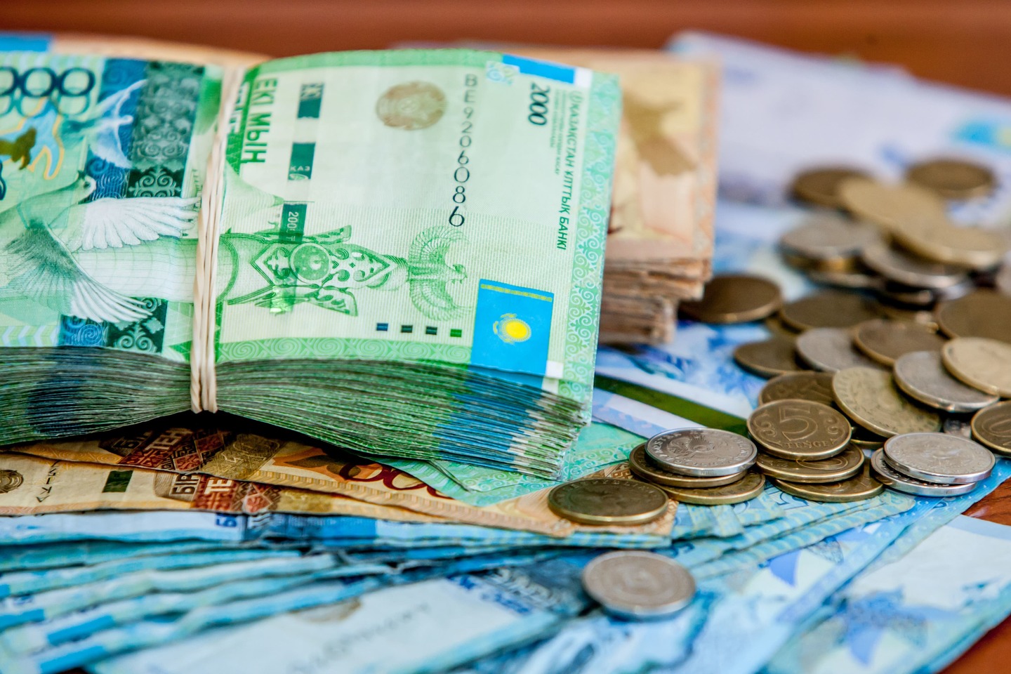 Усть-Каменогорск и ВКО / 2026 жылы Қазақстанда зейнетақы мен жәрдемақыға қанша қосылады?