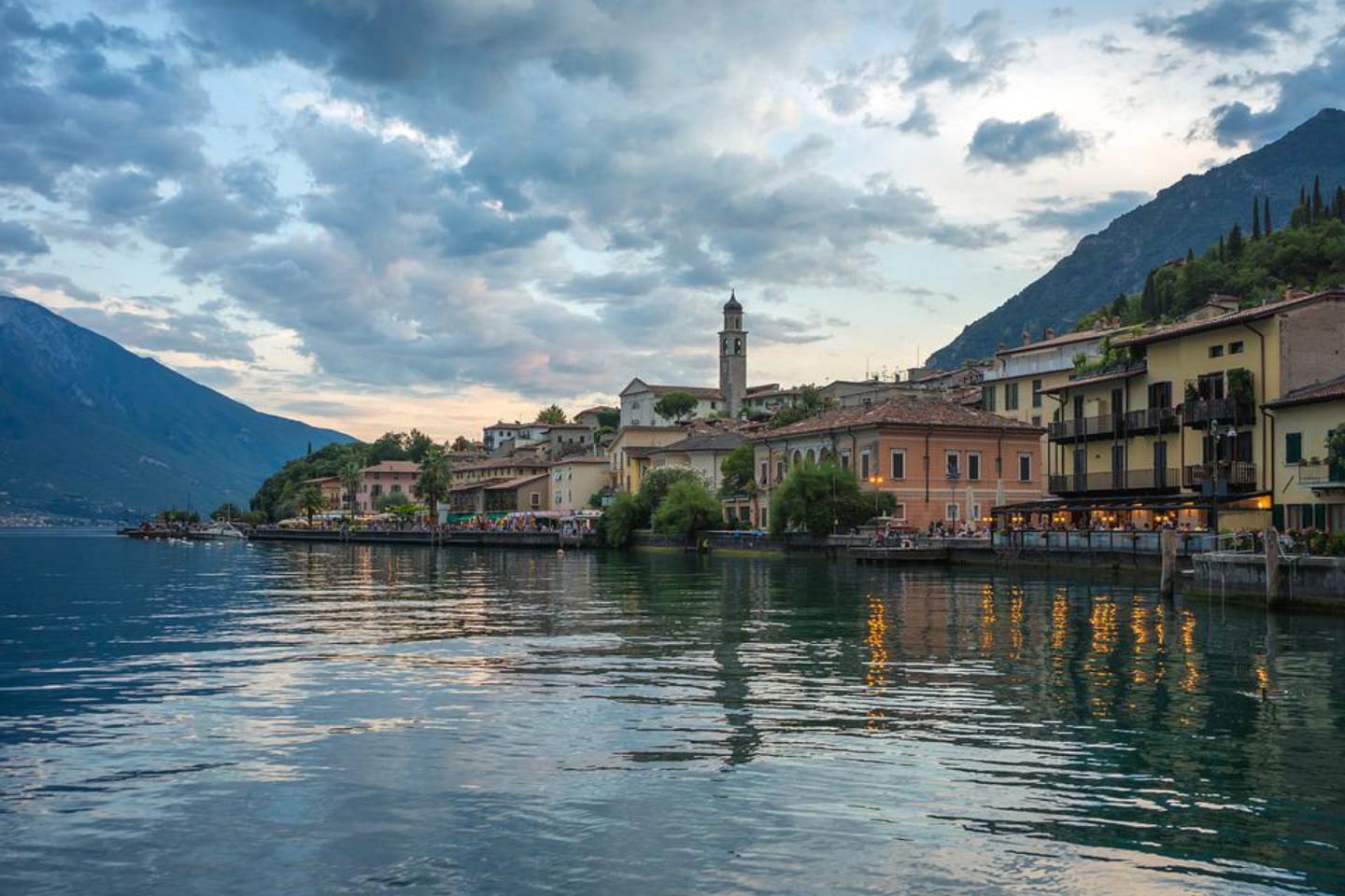 Новости мира / Интересные новости / Уровень воды в знаменитом Итальянском озере сильно снизился