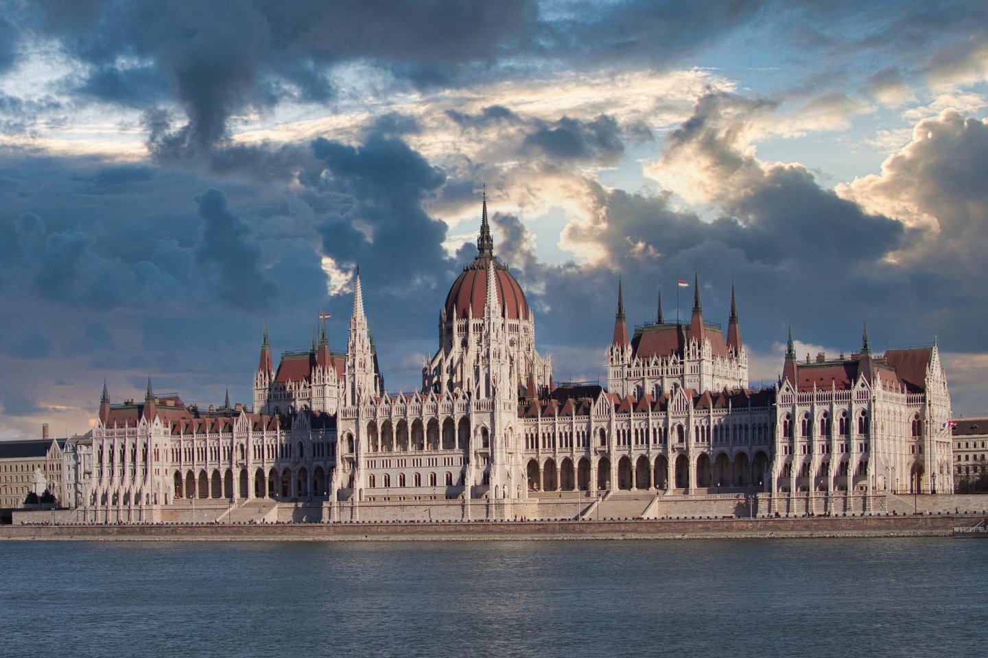 Новости мира / Политика в мире / В Венгрии сменилось правительство