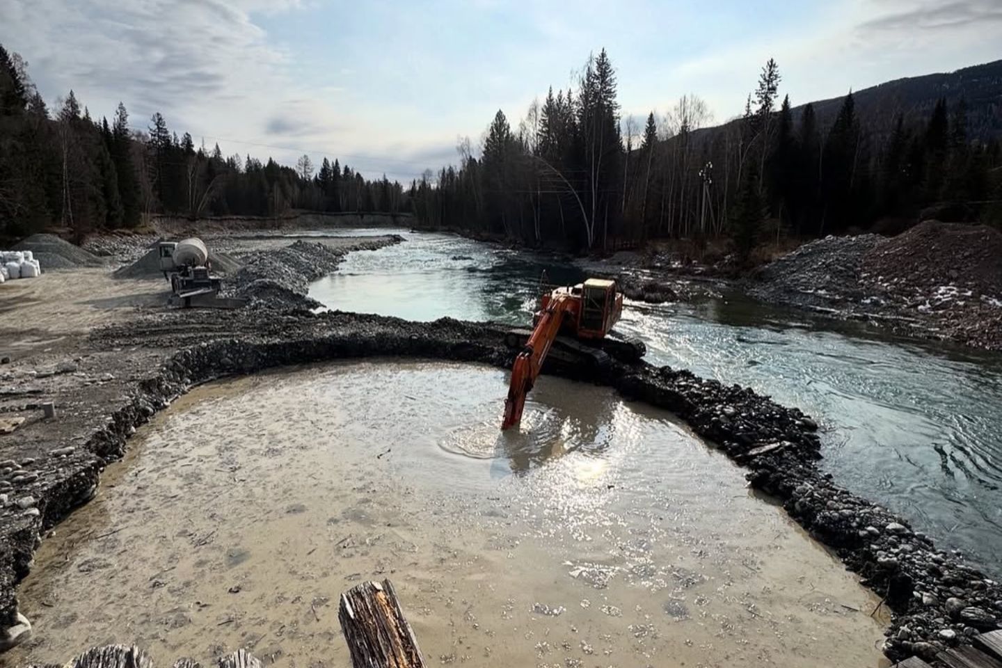 Усть-Каменогорск и ВКО / Новый бетонный мост через Берель в Катон-Карагайском районе уже начали строить Усть-Каменогорск и ВКО / Новый бетонный мост через Берель в Катон-Карагайском районе уже начали строить