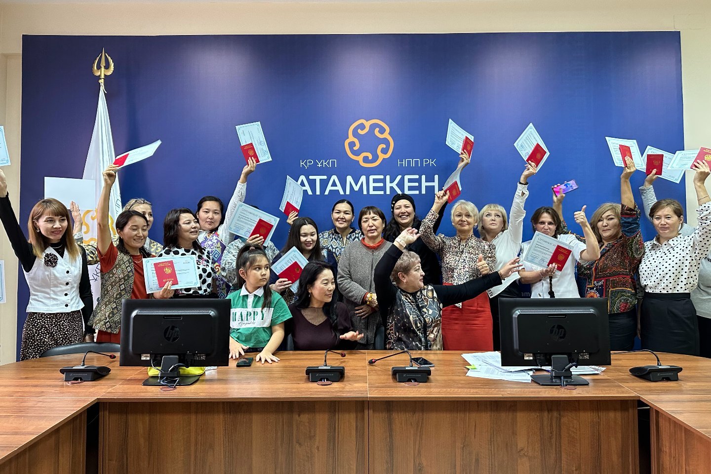 Усть-Каменогорск и ВКО / 82 жительницы Восточного Казахстана бесплатно получили новую профессию