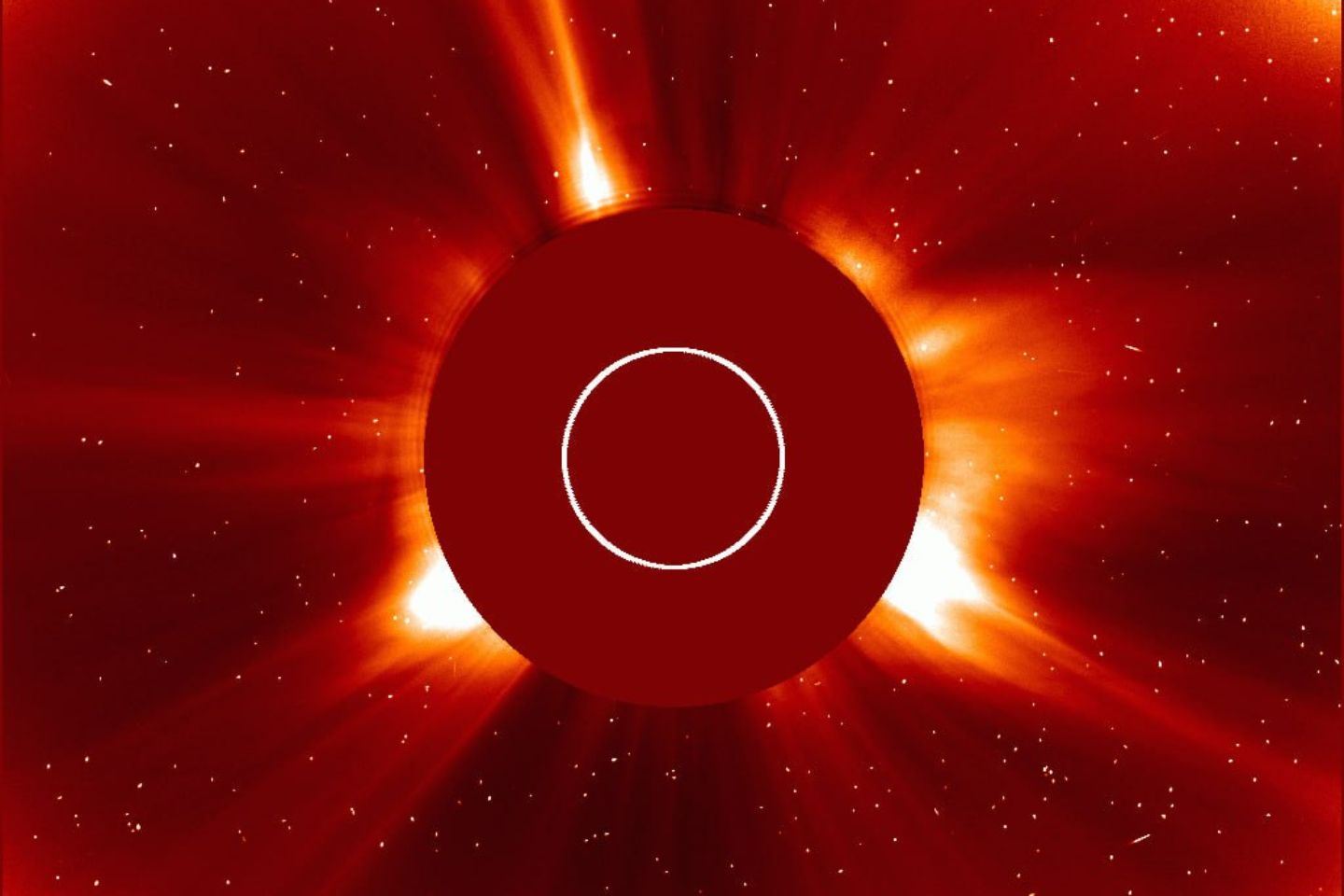 Новости мира / Радиационный шторм вокруг Земли достиг рекордного уровня в XXI веке
