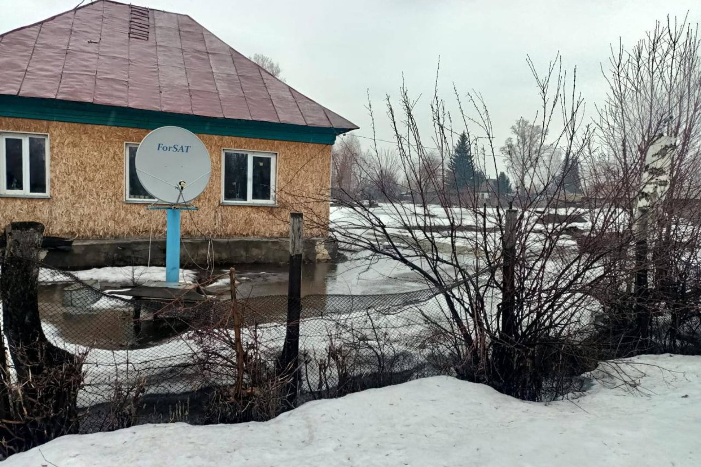 Усть-Каменогорск и ВКО / В районе Алтай подтопило два двора, а в Риддере удалось уберечь жилища